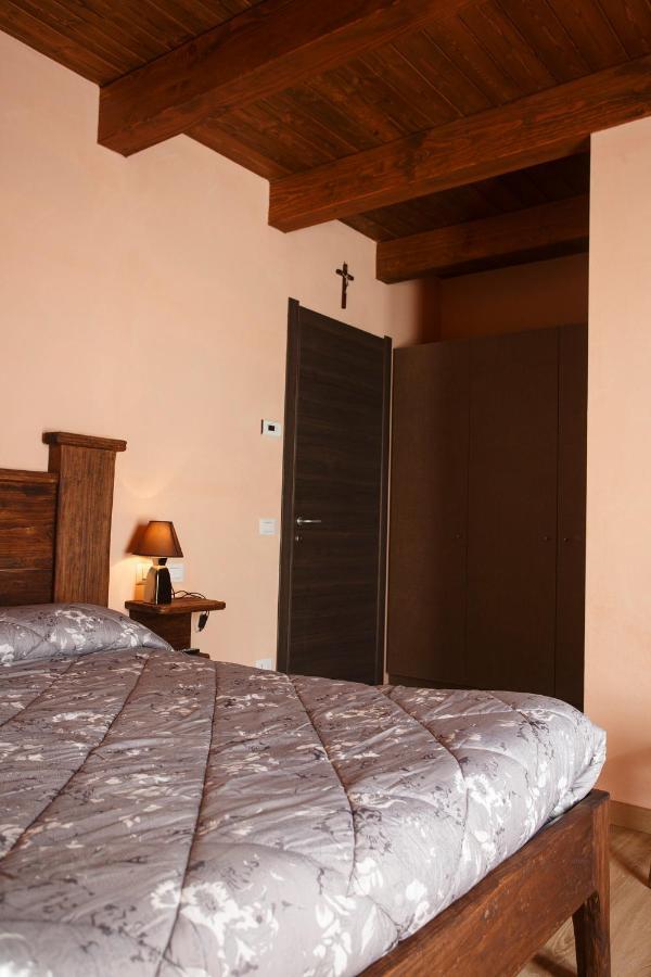 Circolo Operaio Acli Colloro Hotel Екстериор снимка
