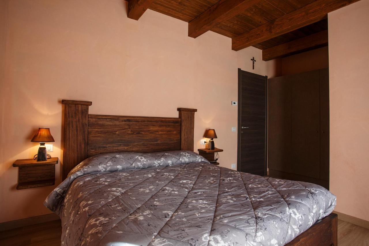 Circolo Operaio Acli Colloro Hotel Екстериор снимка